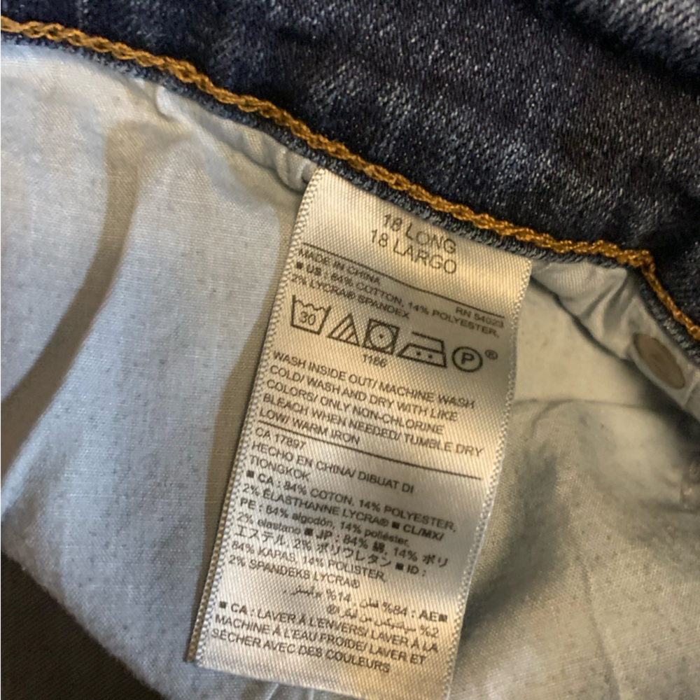 Old Navy Curvy Boot-Cut Jeans - Long Fit - Picture 5 of 5